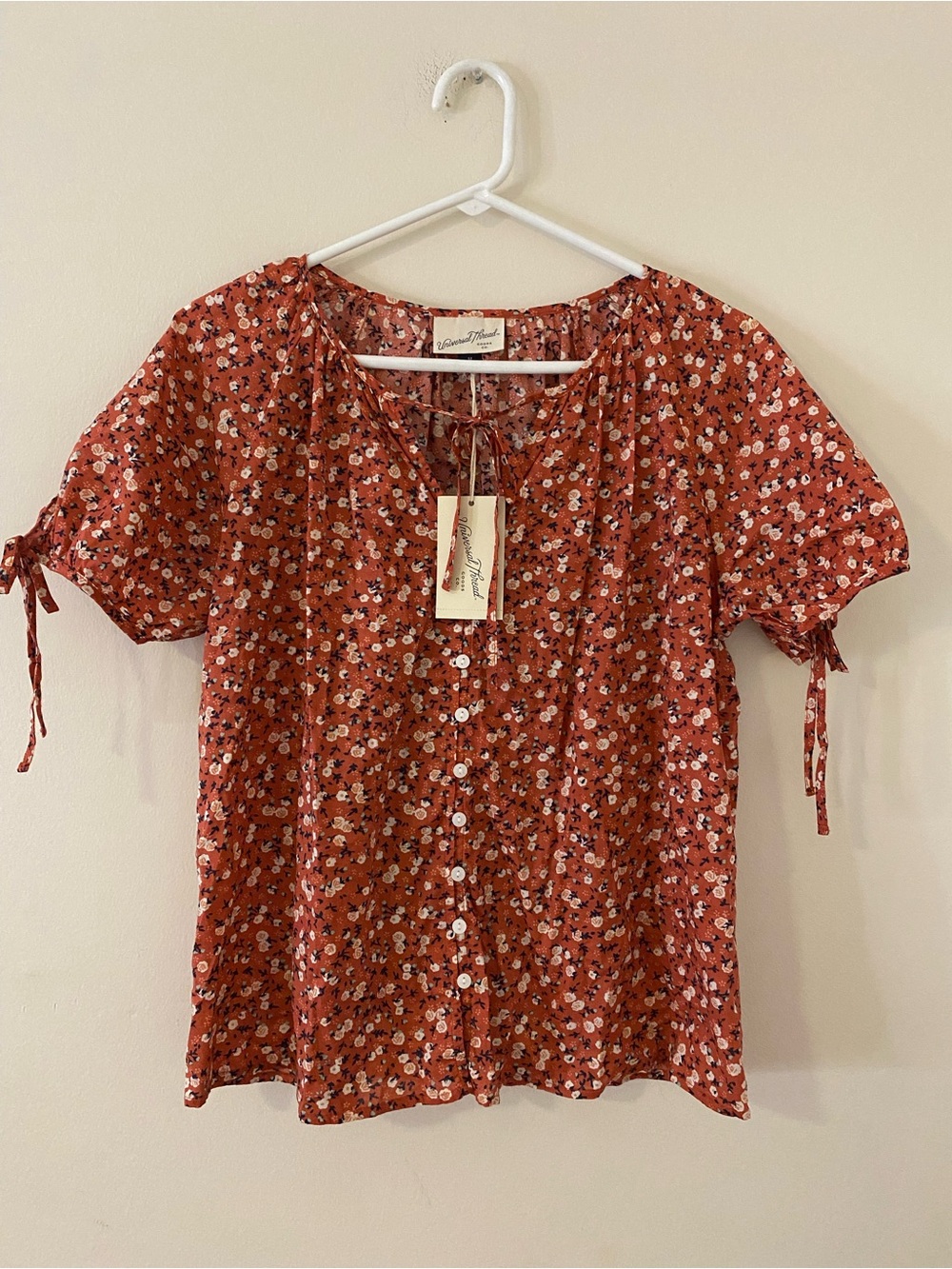 Universal Thread Rust Ditsy  Floral Flowy Button-Front Tie Sleeve Blouse